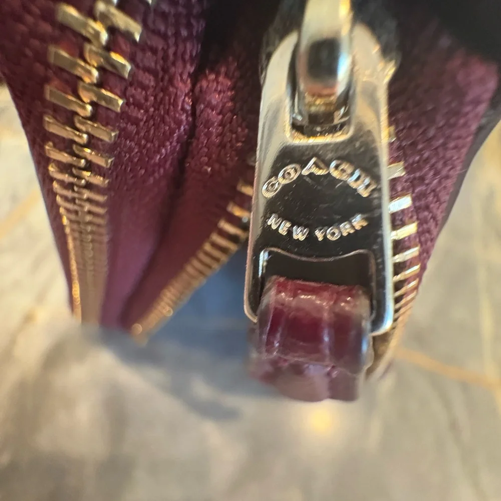 LARGE New Coach Tan and Brown Signature Zip Wallet - Picture 11 of 12